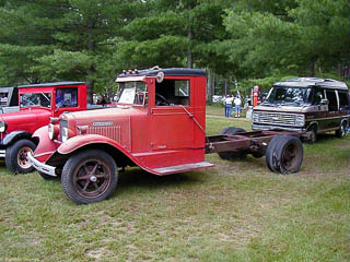 Red 1932 International truck with no bad and dual rear wheels