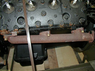 Exhaust manifold on right side of French flathead V8 engine